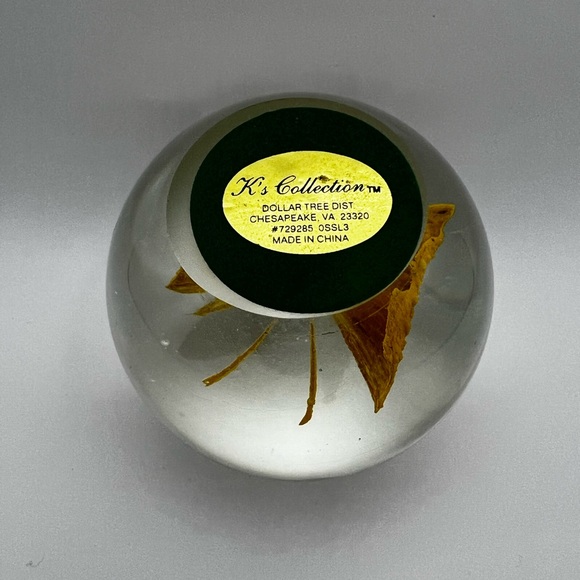 Vintage K’s Collection paper weight yellow flower with little ant bubble - Picture 3 of 10